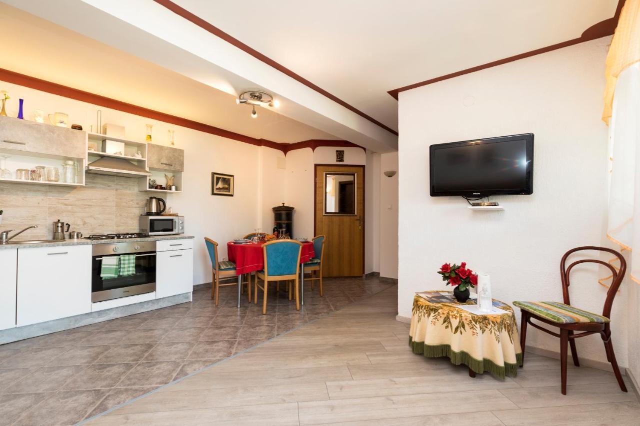 Apartman Maya Mali Lošinj Exterior foto